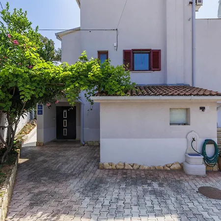 Meazza-2 By Interhome דירה מדולין